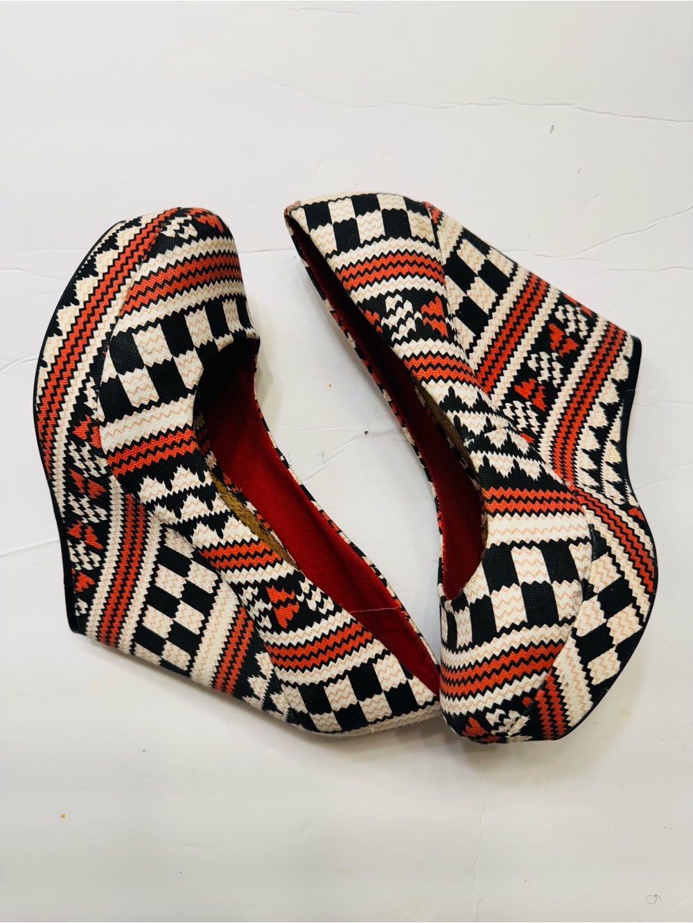 GIANNI BINI Tribal Print Wedge Closed Toe Shoes Size 8.5